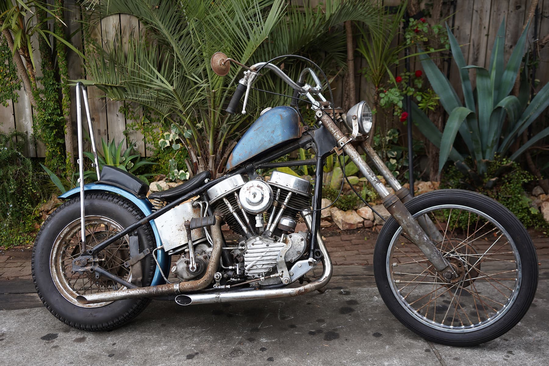 1951_panhead_fl_survivor_chopper_02.jpg